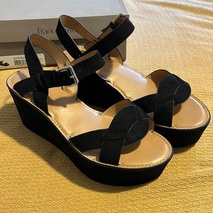 NWB Platform wedge sandals